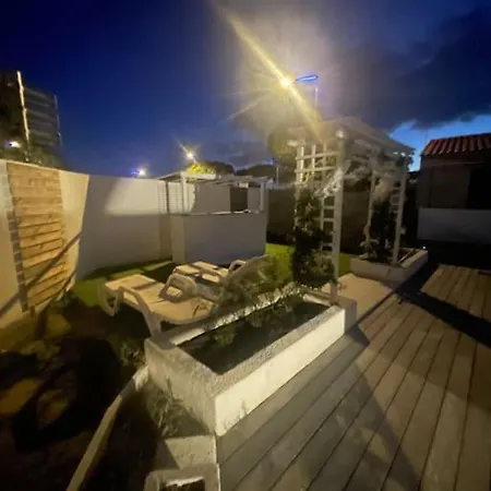Avec Jardin Et Piscine