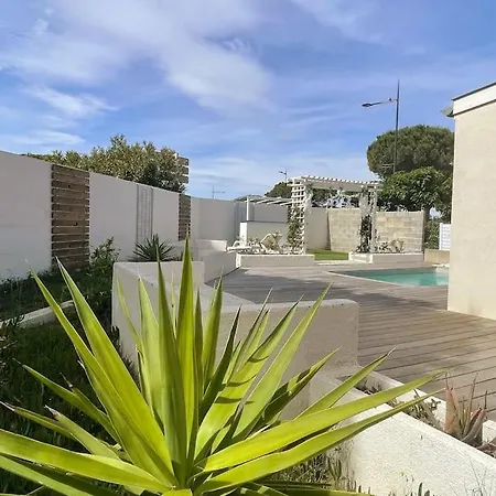 Avec Jardin Et Piscine *